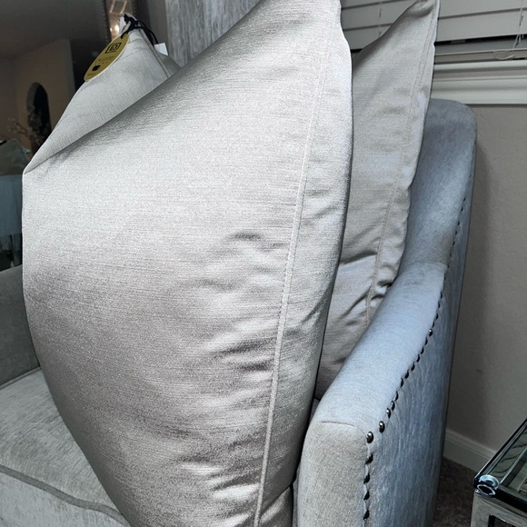 1-NWT CALLISTO HOME DECORATIVE PILLOW (Please read description for details) - Picture 10 of 17